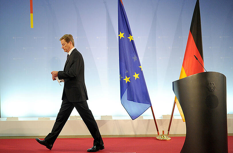 Hier informiert Westerwelle am 18. März 2011, dass sich Deutschland bei der UN-Abstimmung über ein Embargo gegen Libyen enthalten wird.