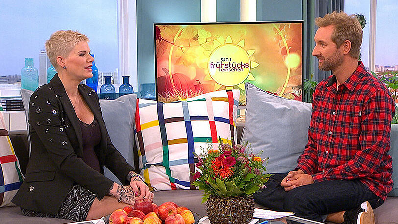 "So lange ich mich wohl fühle, wenn ich die Bühne betrete, kriege ich ein bisschen mehr Power, dann ist alles gut" - Melanie Müller im "Sat.1-Frühstücksfernsehen".