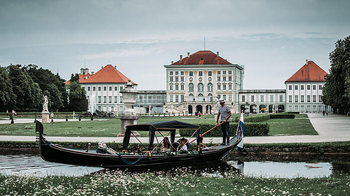 Mit der Gondel über den Nymphenburger Schlosskanal schippern – das ist ab sofort wieder möglich.