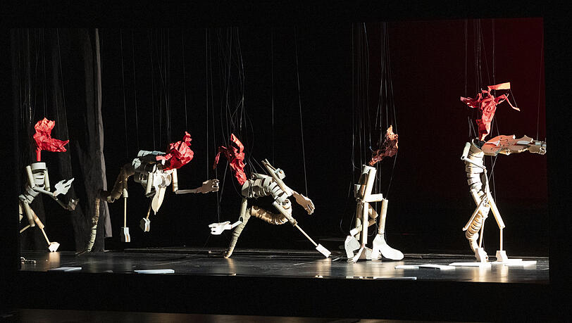 Die Teufelspuppen von Georg Baselitz f&uuml;r Strawinskys &bdquo;Geschichte vom Soldaten&ldquo; &iacute;m Salzburger Marionettentheater.