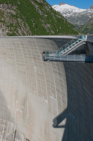 Der Skywalk Kölnbreinsperre in Oberkärnten wurde an die höchste Staumauer Österreichs montiert.