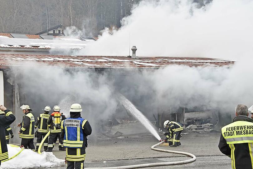 Die Bilder vom Feuerwehreinsatz nach der Explosion in Bad Wiessee.