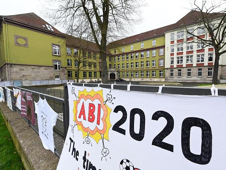 Abi 2020 - in Bayern werden die Prüfungen wegen des Coronavirus auf den 20. Mai verschoben.