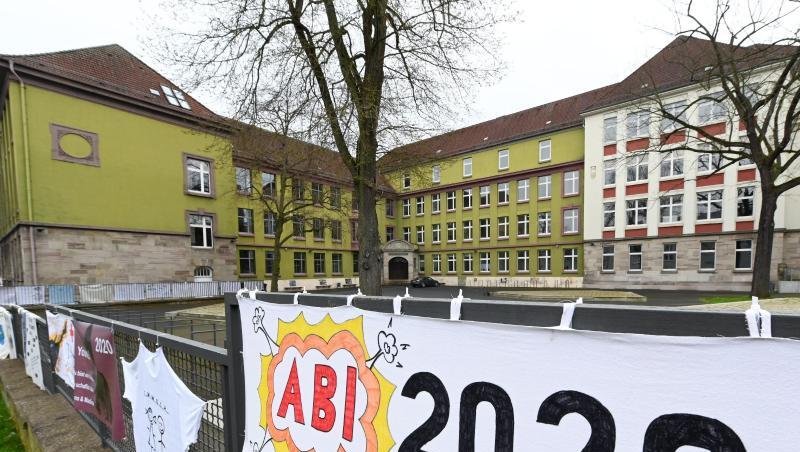 Abi 2020 - in Bayern werden die Prüfungen wegen des Coronavirus auf den 20. Mai verschoben. Abi 2020 - in Bayern werden die Prüfungen wegen des Coronavirus auf den 20. Mai verschoben.