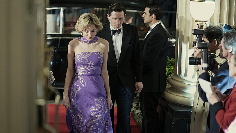 Charles (Josh O'Connor) und Diana (Emma Corrin) in einer Szene von "The Crown". Charles (Josh O'Connor) und Diana (Emma Corrin) in einer Szene von "The Crown".