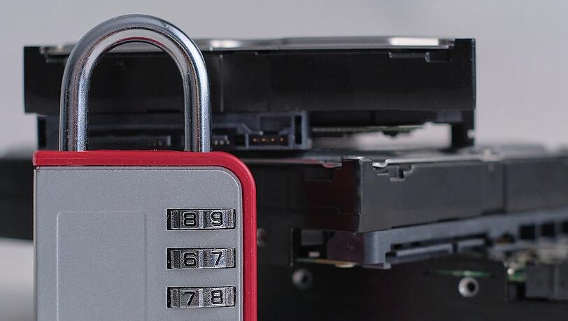 Sensible Daten auf Festplatten, Speicherkarten oder USB-Sticks sollten mit einem Passwort geschützt sein.