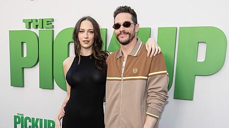 Elsie Hewitt und Pete Davidson im Juli 2025.