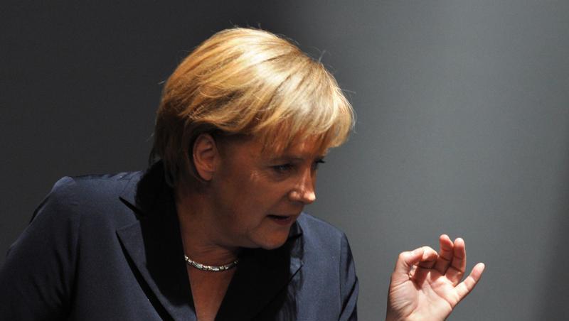 "Wir sind gewählt worden zu reagieren", sagt Kanzlerin Merkel - es klingt wie eine Drohung. "Wir sind gewählt worden zu reagieren", sagt Kanzlerin Merkel - es klingt wie eine Drohung.