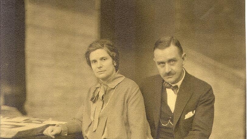 James Abbe: Katia und Thomas Mann, Paris, 1926. James Abbe: Katia und Thomas Mann, Paris, 1926.