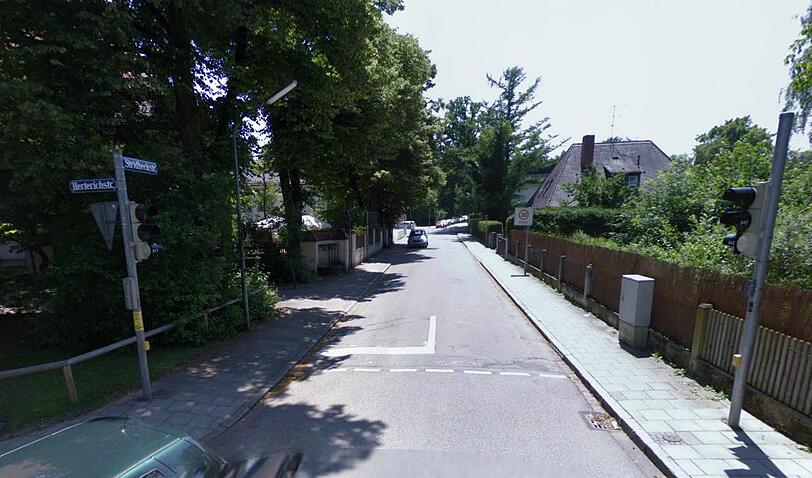 Die Ampelanlage an der Kreuzung Stridbeck- /Herterichstraße soll auf Wunsch des BA erweitert werden.