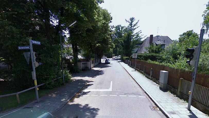Die Ampelanlage an der Kreuzung Stridbeck- /Herterichstraße soll auf Wunsch des BA erweitert werden. Die Ampelanlage an der Kreuzung Stridbeck- /Herterichstraße soll auf Wunsch des BA erweitert werden.