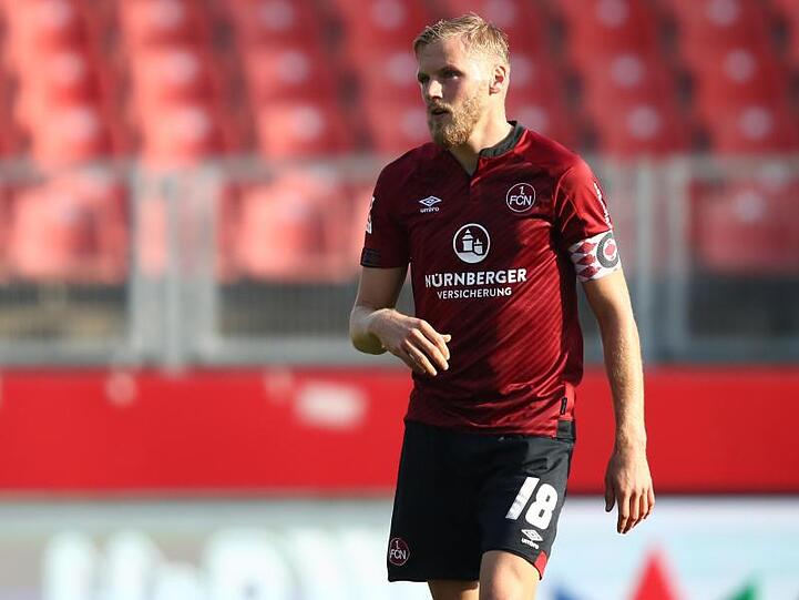 Hanno Behrens von Nürnberg auf dem Platz. Foto: Daniel Karmann/Archiv