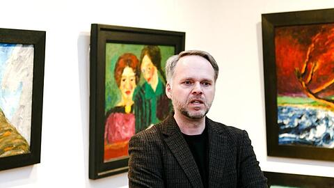 Christian Ring, Direktor der Nolde-Stiftung, im Bildersaal des ehemaligen Wohnhauses von Emil Nolde.