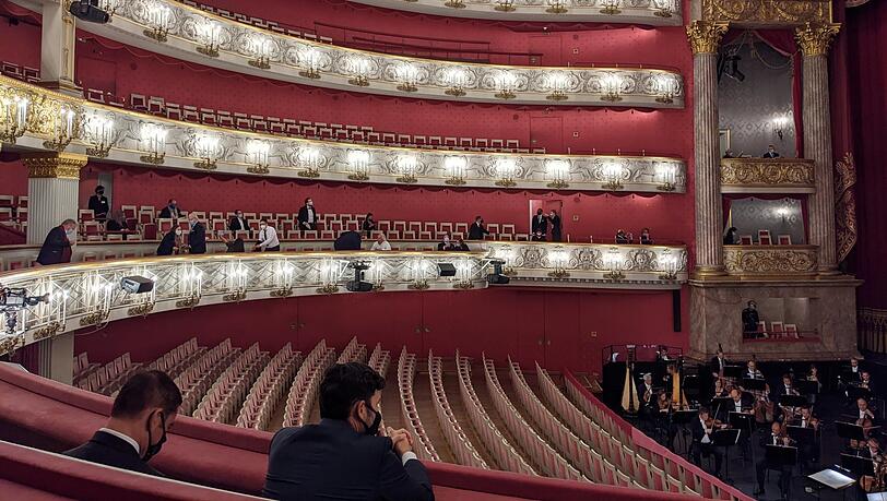 Mit sinkender Inzidenz und steigender Impfquote müsste das Nationaltheater wieder voller werden.