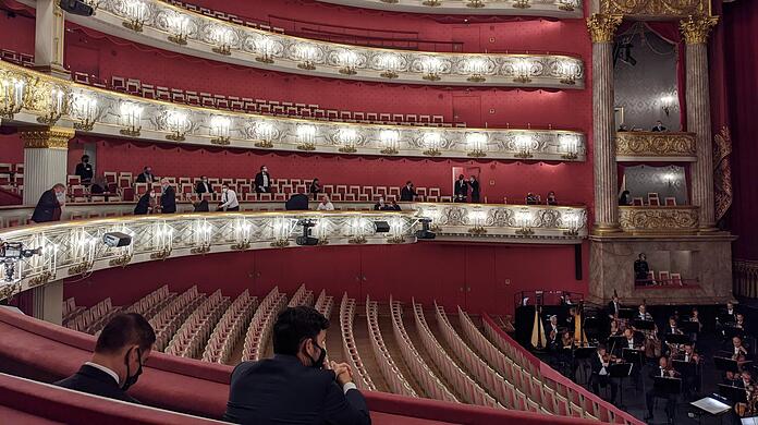 Mit sinkender Inzidenz und steigender Impfquote müsste das Nationaltheater wieder voller werden.