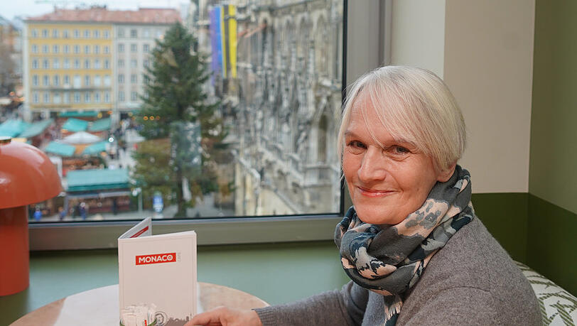 Was für ein Blick! Der Marienplatz-Trubel von oben im Café Monaco. Was für ein Blick! Der Marienplatz-Trubel von oben im Café Monaco.