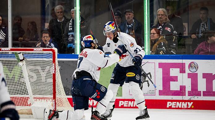 EHC-Jubel in Straubing: Taro Hirose (l.) und Veit Oswald.