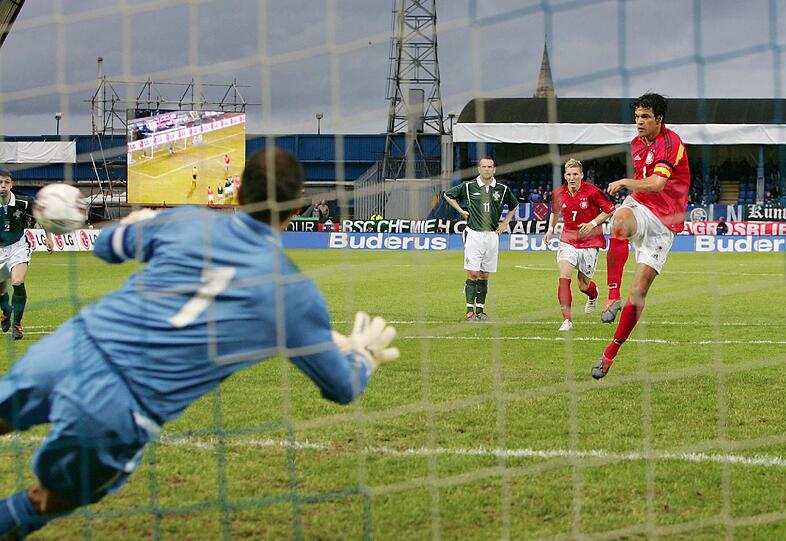 52. Länderspiel: Beim 4:1 in Belfast gegen Nordirland gelingt dem inzwischen
28-Jährigen sein zweiter und letzter Doppelpack in einem Länderspiel.
