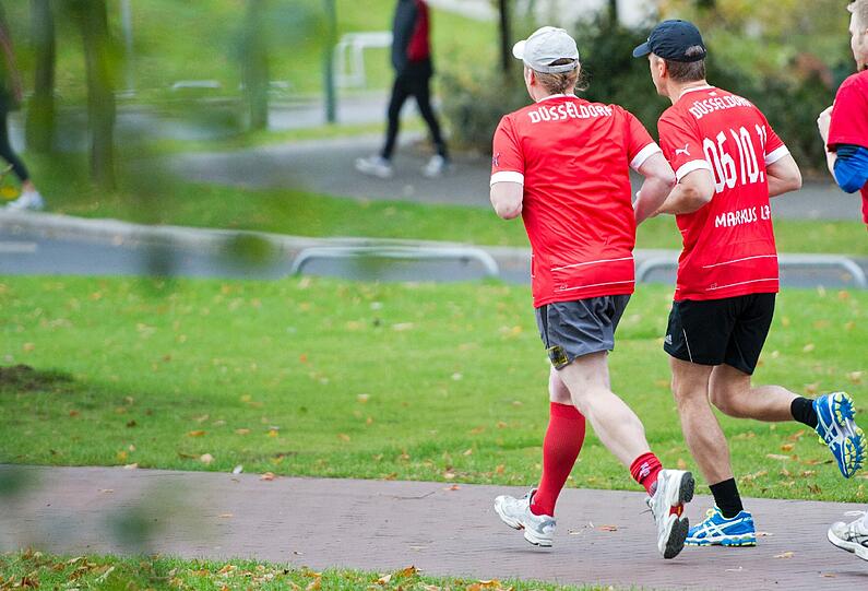 Im Fortuna-Trikot: Lanz joggt von Düsseldorf nach Köln