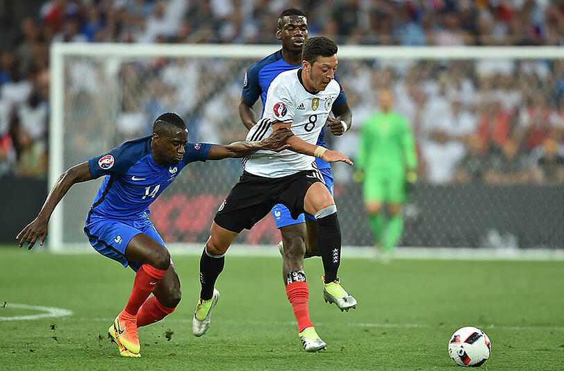 Mesut Özil: Note 3 Auffällig, wie mutig, fast draufgängerisch der Spielmacher diesmal auf den französischen Strafraum drauflos marschierte. Aber der tödliche Pass gelang auch ihm nicht.
