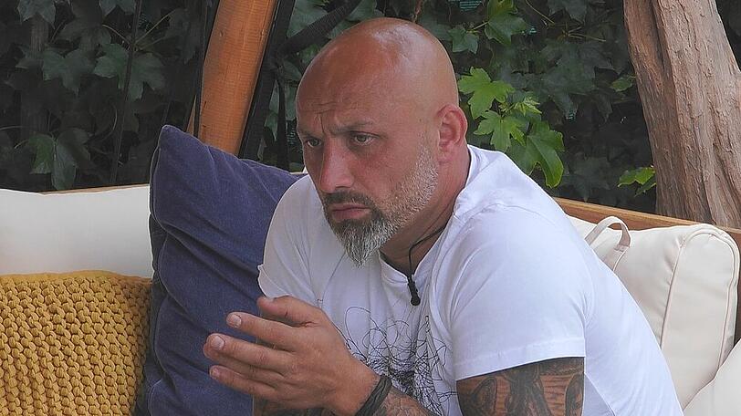 Zlatko glaubt nicht an die Romanze von Tobi und Janine