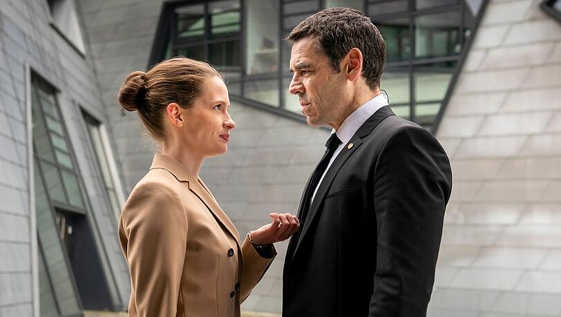 "Der Beschützer": Fiona (Marlene Tanczik) mit dem BKA-Beamten Jan (Tobias Oertel).