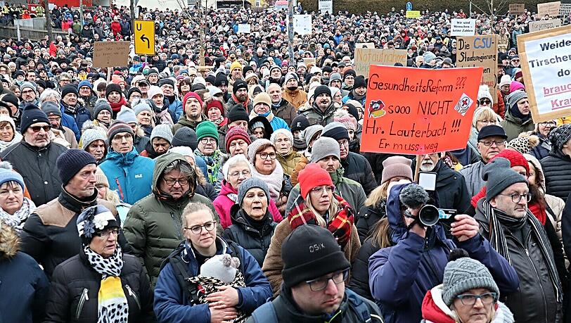 5000 Teilnehmer zählte die Polizei bei der Demonstration der Initiative "Klinik retten" Mitte Januar in Tirschenreuth. 5000 Teilnehmer zählte die Polizei bei der Demonstration der Initiative "Klinik retten" Mitte Januar in Tirschenreuth.