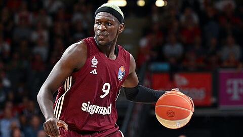 Basketball-Weltmeister Isaac Bonga verlässt den FC Bayern München und schließt sich einem Verein im Ausland an.