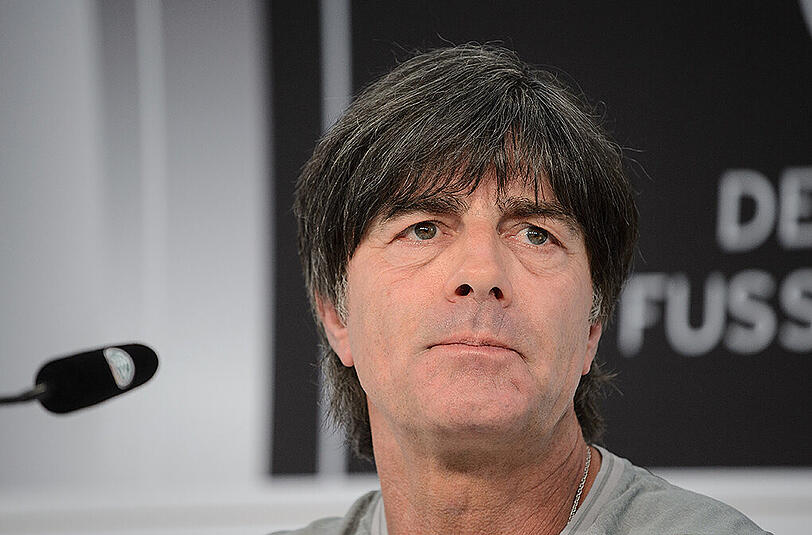 Bis wann dürfte Löw einen Spieler nachnominieren? Laut UEFA-Reglement sind Nachnominierungen bis zum ersten Spiel möglich, also im deutschen Fall bis zum 12. Juni. Allerdings nur dann, wenn auch ein unabhängiger UEFA-Mediziner die Spielunfähigkeit des zu streichenden Spielers bestätigt.