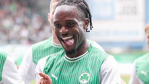 F&uuml;rth-St&uuml;rmer Noel Futkeu jubelt nach einer Gala-Vorstellung gegen Darmstadt.