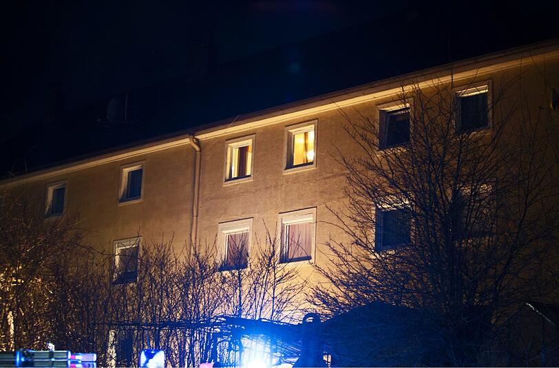 Das Wohnhaus in Treuchtlingen, aus dem der 30-Jährige seine Kinder aus dem zweiten Stock warf.
