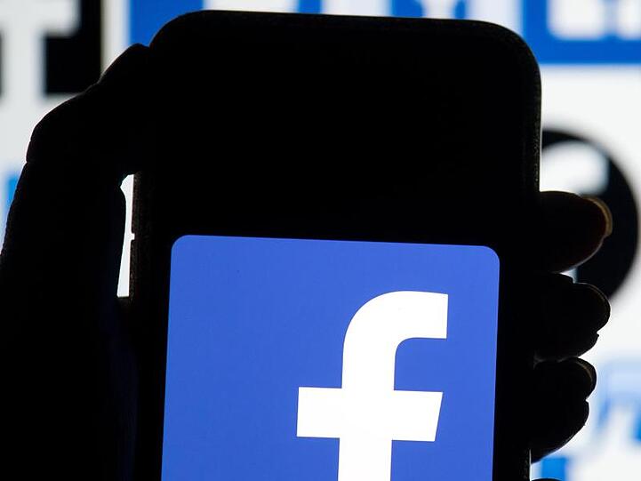 Facebook hat mehrere hundert von Russland aus organisierten Seiten und Accounts gesperrt.