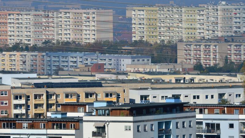 Plattenbauten stehen in einem Wohngebiet im Erfurt nebeneinander. Der Bundestag berät heute die reformierte Grundsteuer. Plattenbauten stehen in einem Wohngebiet im Erfurt nebeneinander. Der Bundestag berät heute die reformierte Grundsteuer.