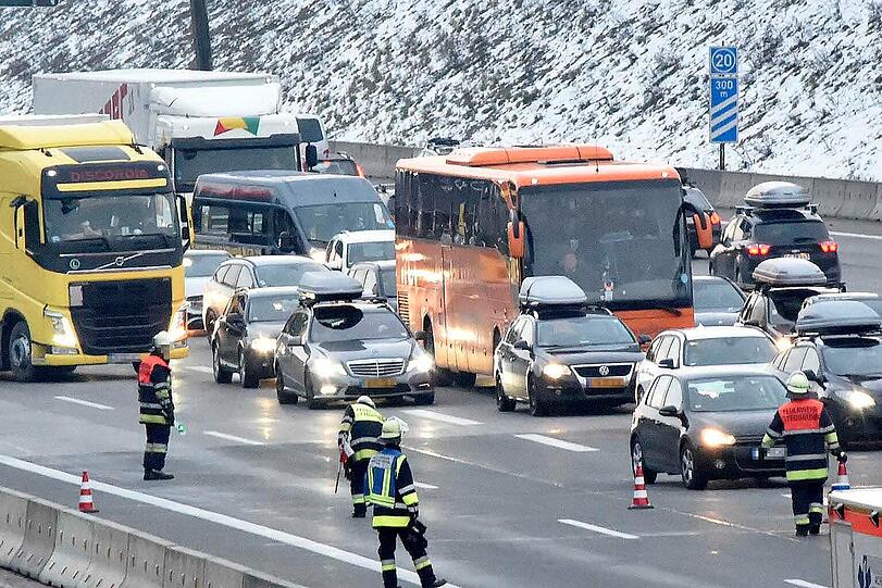 Bilder vom Unfall auf der A 99 bei Ottobrunn.