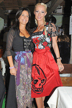 Jetzt der Clou für alle Leserinnen: Die AZ verlost exklusiv Cora Schumachers Wirbel-Dirndl!