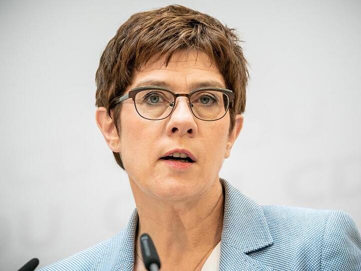 Die CDU-Bundesvorsitzende Annegret Kramp-Karrenbauer auf einer Pressekonferenz.