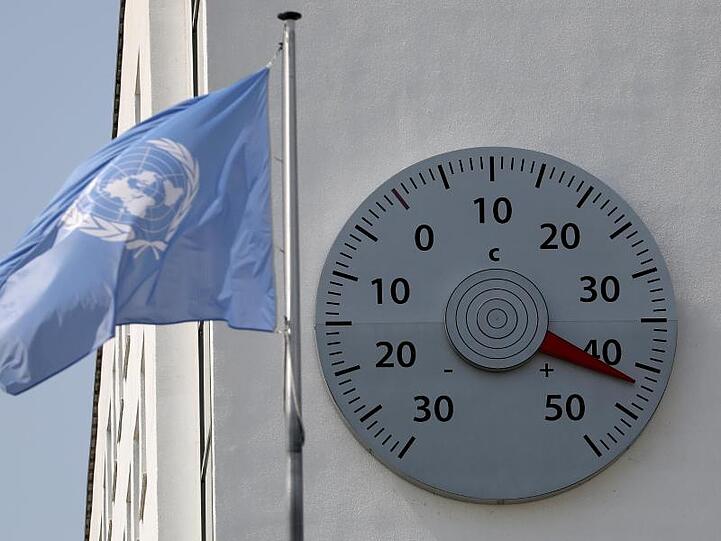 Das Thermometer an der Vertretung der Vereinten Nationen in Bonn zeigt 42 Grad an. Offiziell wurden in Bonn-Roleber Temperaturen von 40,6 Grad gemessen.