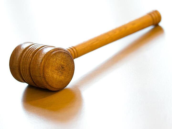 Der Bayerische Verwaltungsgerichtshof (VGH) hat dem Antrag des Ferienwohnungsvermittlers Airbnb auf Berufung gegen eine Entscheidung aus dem Dezember zugestimmt, wie bekannt wurde.
