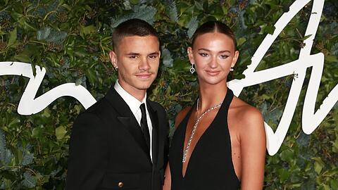 Romeo Beckham und Mia Regan wollen ihre Beziehung weiter festigen.