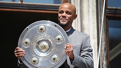 Der Architekt der 34. Meitersschaft: Für Trainer Vincent Kompany ist es die erste Schale - ob weitere folgen werden?