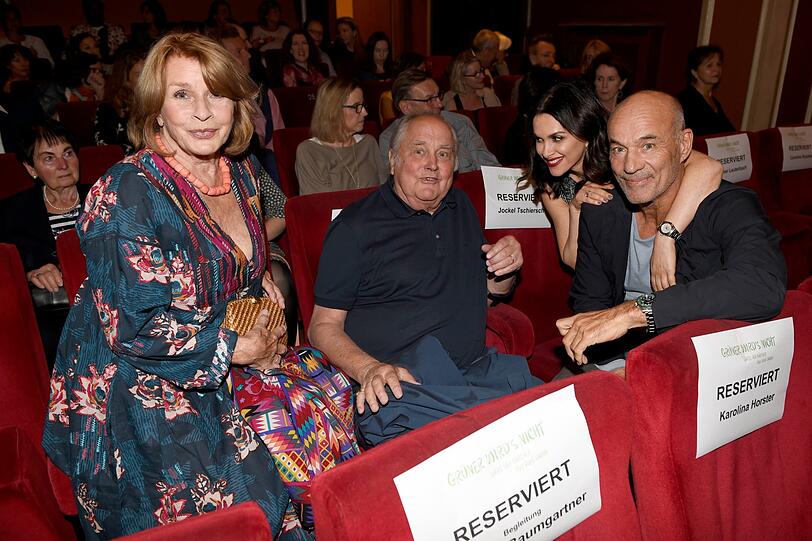 Gespannt auf den Film: Senta Berger und Ehemann Michael Verhoeven mit Schauspieler Heiner Lauterbach und dessen Frau Viktoria.