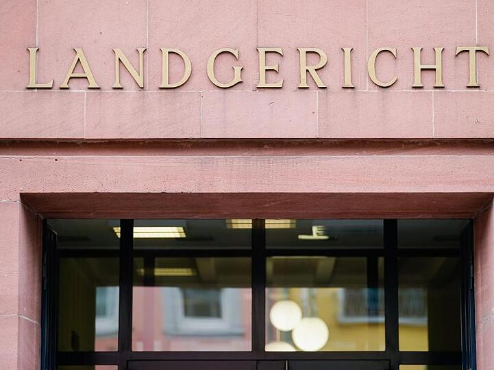 Der Haupteingang des Landgerichts im pfälzischen Frankenthal. Hier wird heute verhandelt.