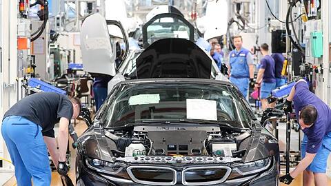Elektroautos sind auch in der Krise gefragt - dieser Plug-in-Hybrid-Sportwagen von BMW gehört allerdings zu den teuersten am Markt.