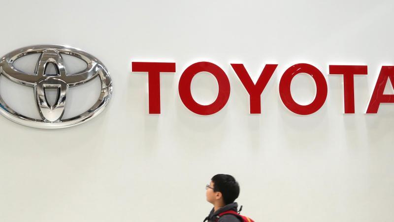 Japans größter Autobauer Toyota hat seine Jahresprognose dank der Yen-Schwäche angehoben. Japans größter Autobauer Toyota hat seine Jahresprognose dank der Yen-Schwäche angehoben.