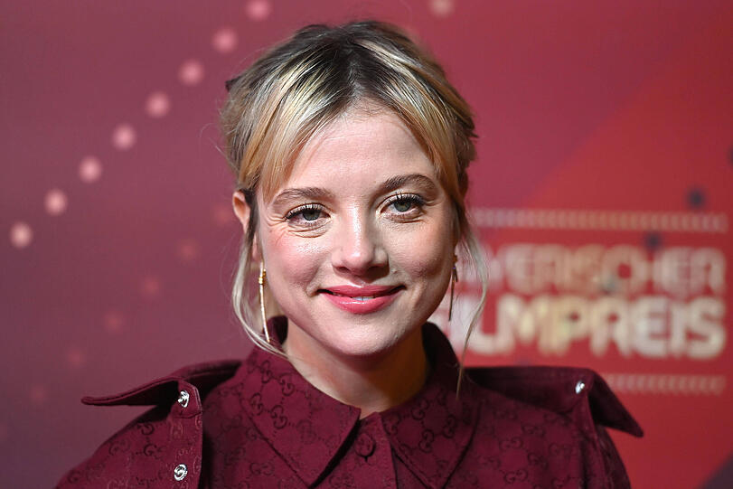 Schauspielerin Jella Haase hat ihre Dankesrede beim Bayerischen Filmpreis für eine politische Botschaft gegen den Rechtsruck in der Gesellschaft genutzt.
