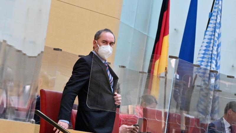 Hubert Aiwanger (Freie Wähler), stellvertretender Ministerpräsident, steht im Landtag.
