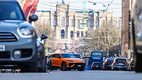 SUV's sind in München sehr beliebt. Künftig könnte es für Fahrer allerdings teurer werden, durch die Innenstadt zu fahren.