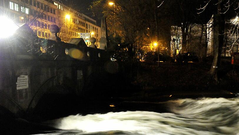 Die jungen Leute gingen nachts noch im Eisbach baden (Archivbild). Die jungen Leute gingen nachts noch im Eisbach baden (Archivbild).
