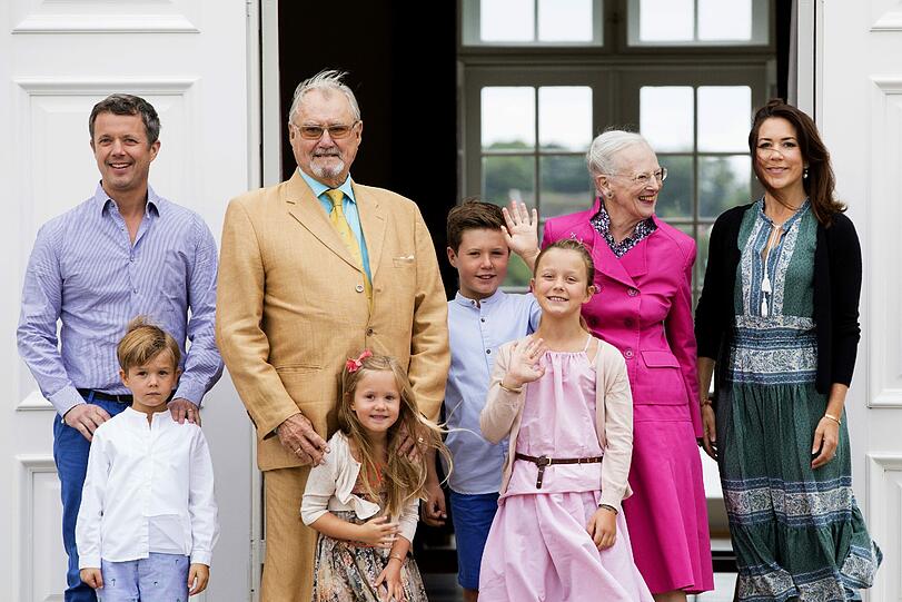 Mitte Juli haben Königin Margrethe und ihr Mann Henrik ihre Sommerresidenz Schloss Gravenstein im Süden Jütlands nahe der deutschen Grenze bezogen. Die Familie von Kronprinz Frederik hat sich derweil bei den Olympischen Spiele in Rio vergnügt.