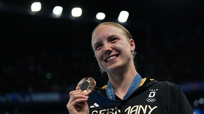 Isabel Gose strahlt über ihre ersehnte Olympia-Medaille.